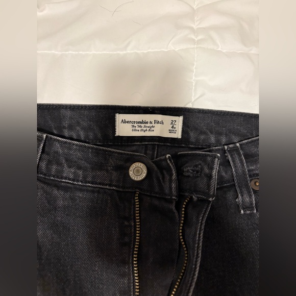 Abercrombie & Fitch Black Distressed 90s Straight Ultra High Rise - Picture 4 of 4